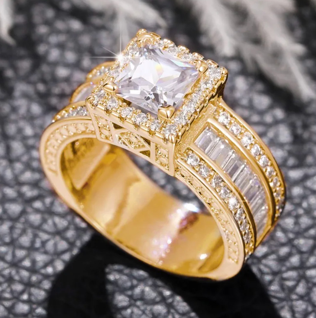 18 Karat Gold Plated ring with luxury crystal