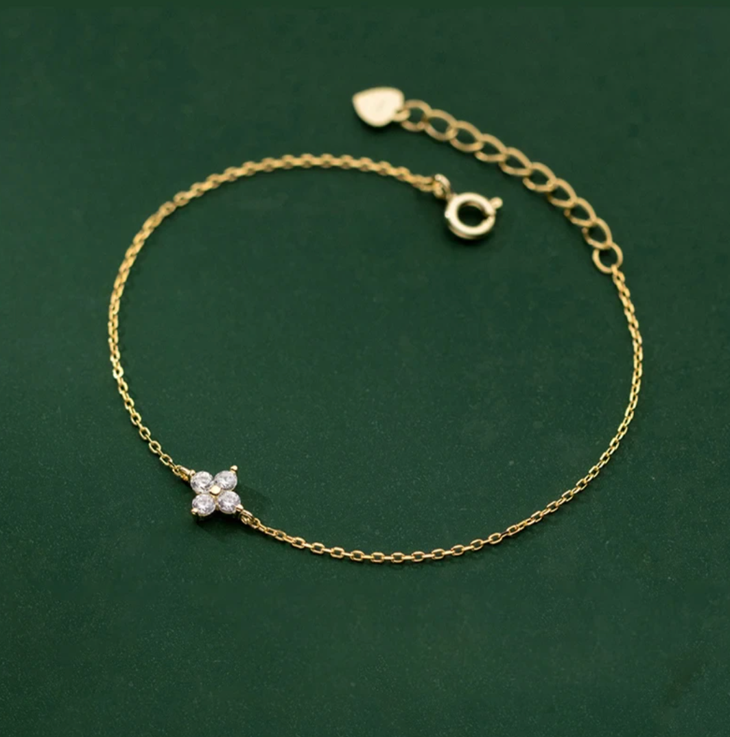 Fine bracelet in 18 Karat Gold Plated in the shape of a small flower with zirconias