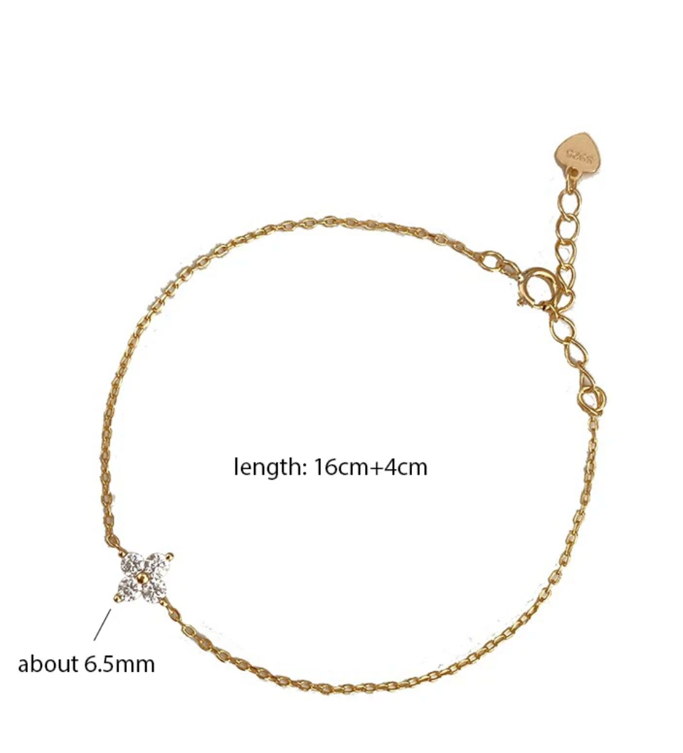 Fine bracelet in 18 Karat Gold Plated in the shape of a small flower with zirconias